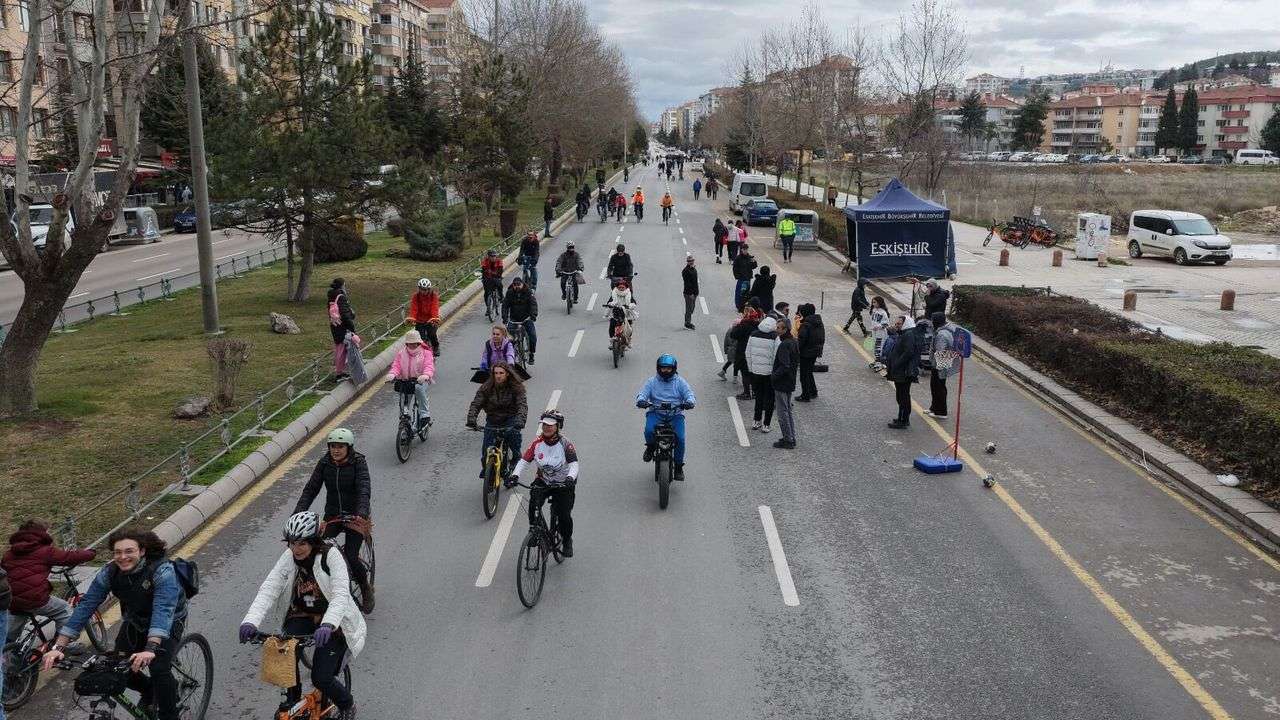 Eskişehir’de ‘Arabasız Pazar’ Heyecanı: Sokaklar Yayalara Kalıyor