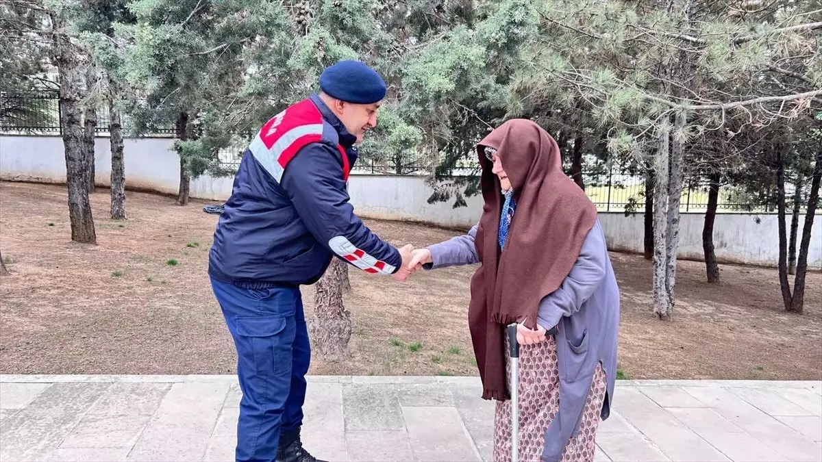 Eskişehir İl Jandarma Komutanlığı’ndan Vefa Ziyareti: Şehit Aileleri ve Gaziler Unutulmadı