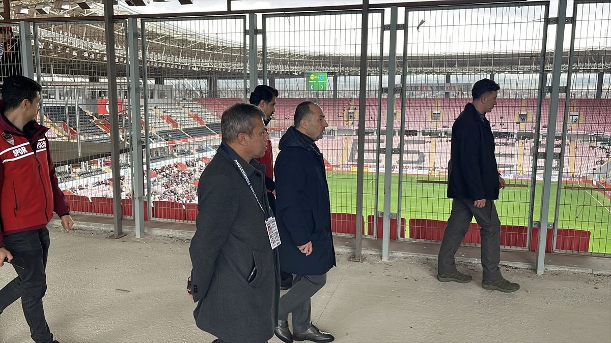 Eskişehirspor-Kütahyaspor Maçı İçin Geniş Güvenlik Önlemleri: Emniyet Müdürü Stadyumda İnceleme Yaptı